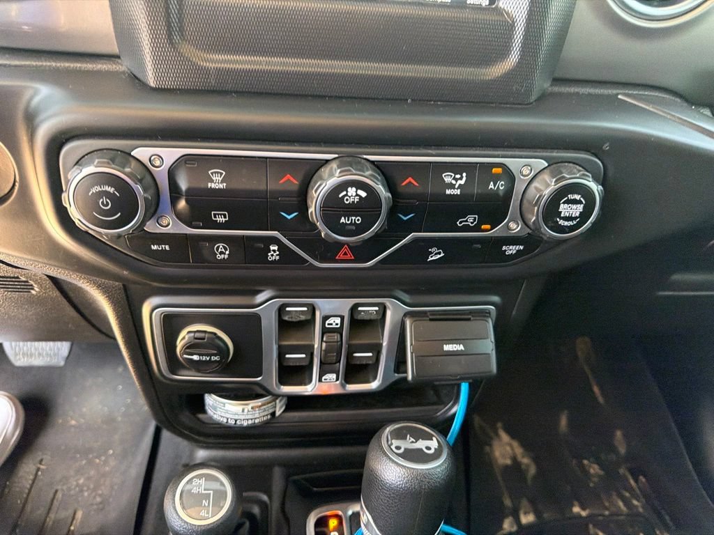 Used 2018 Jeep Wrangler Unlimited Sahara AWD/4WD image 4