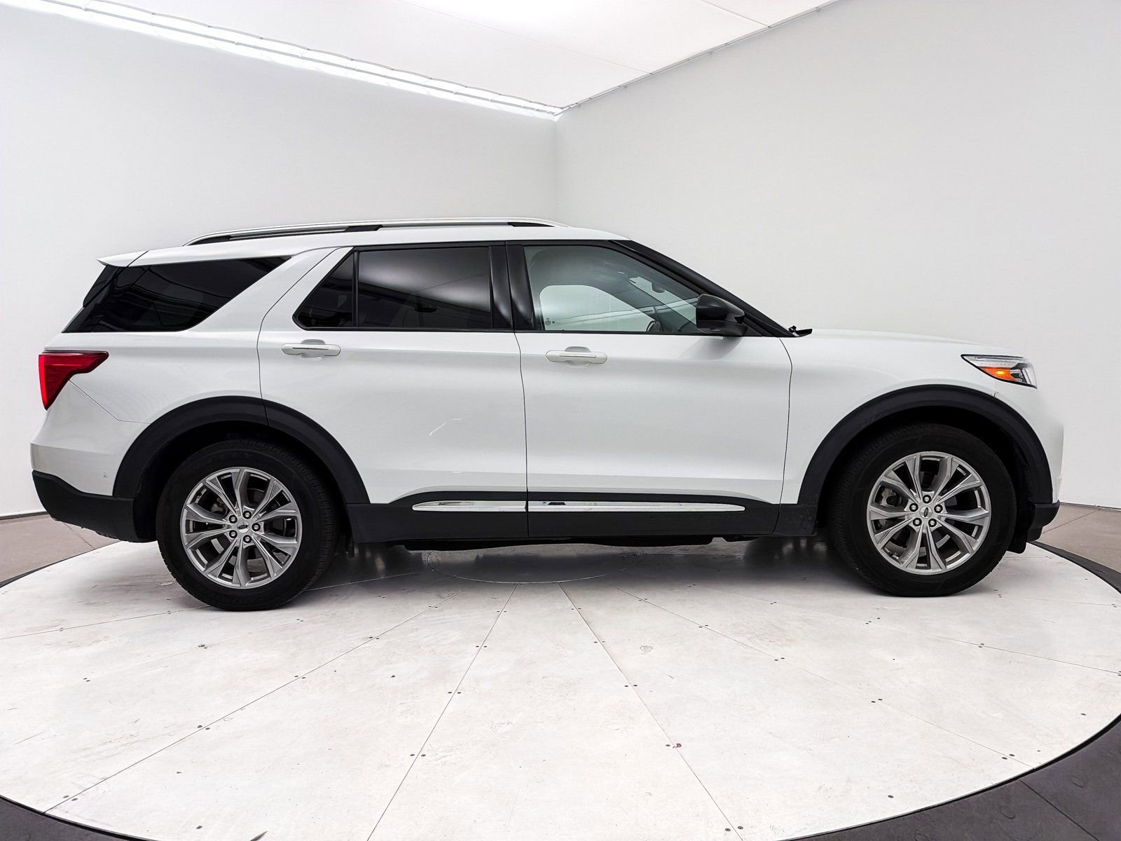 Used 2022 Ford Explorer Limited image 34