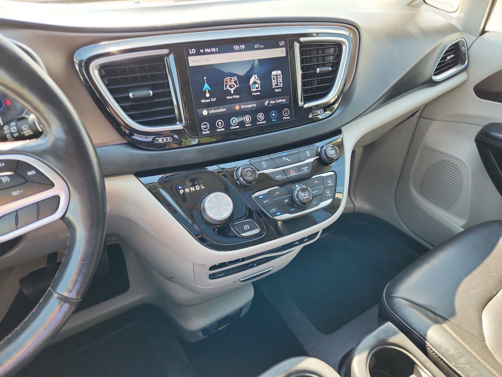 Used 2018 Chrysler Pacifica Touring-L Plus FWD image 30