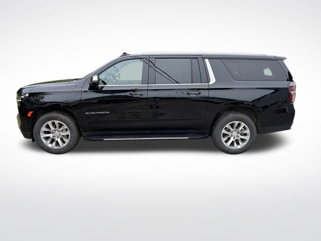 Used 2023 Chevrolet Suburban Premier w/ Premium Package 2 AWD/4WD image 3