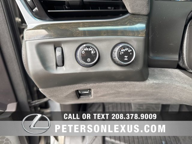 Used 2018 Cadillac Escalade Platinum image 30
