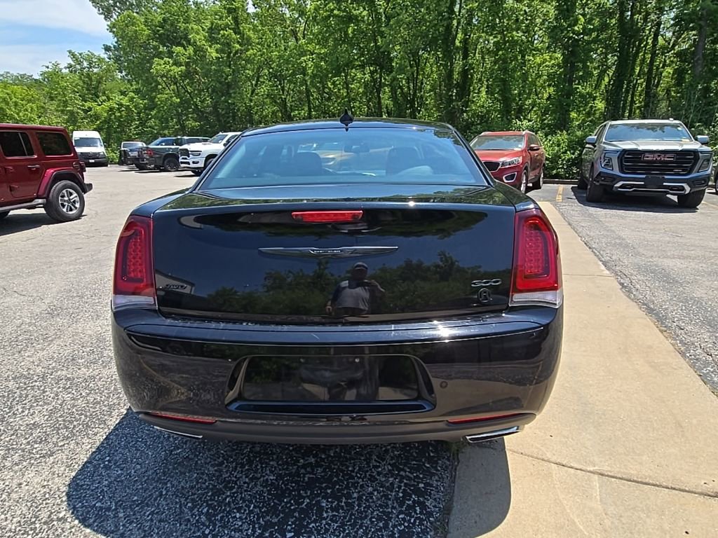 Used 2021 Chrysler 300 Touring L AWD/4WD image 6