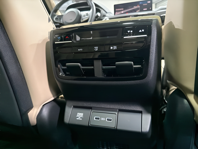 Used 2023 Acura MDX w/ Technology Package FWD image 37
