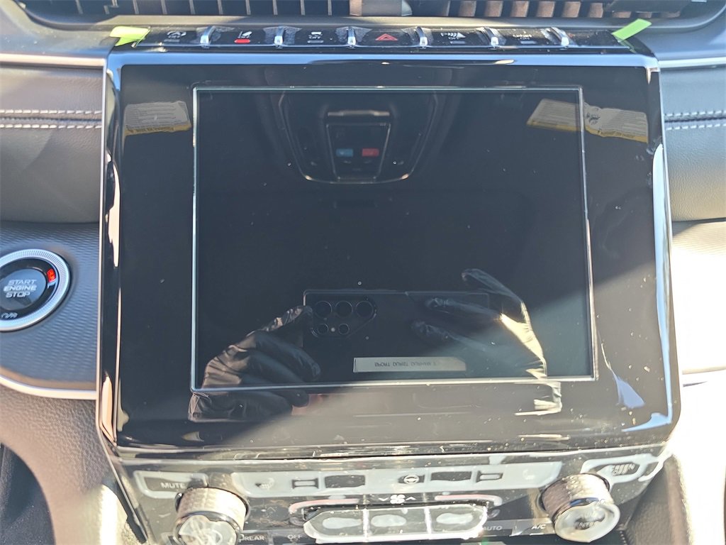 New 2025 Jeep Grand Cherokee Altitude image 20