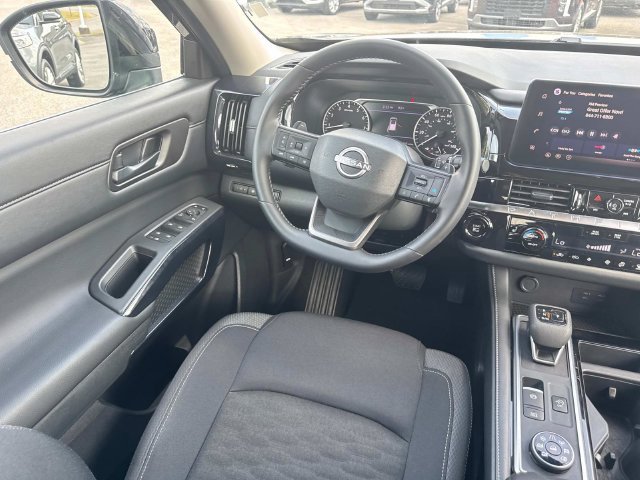 Used 2026 Nissan Pathfinder SV AWD/4WD image 18