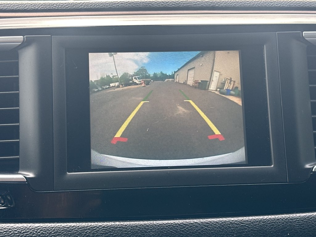Used 2020 Chrysler Voyager Lxi FWD image 39