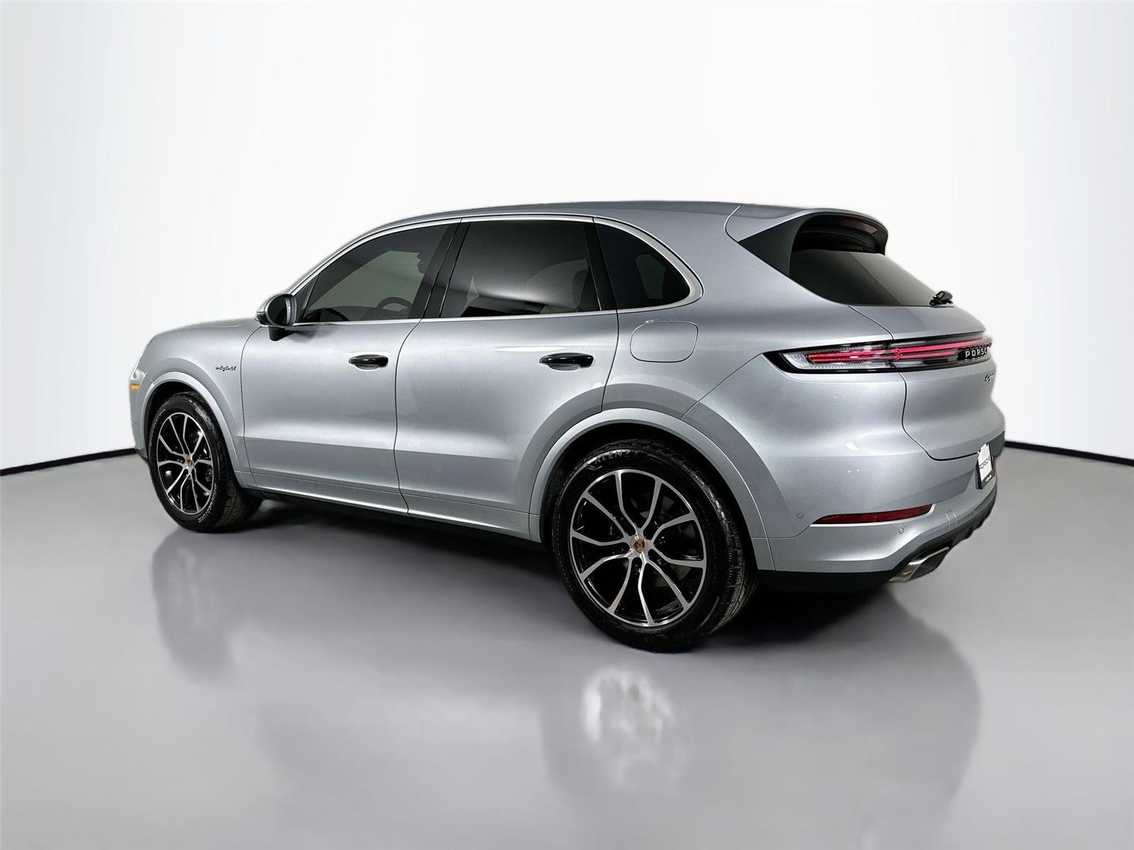 Certified 2026 Porsche Cayenne E-Hybrid AWD/4WD image 3