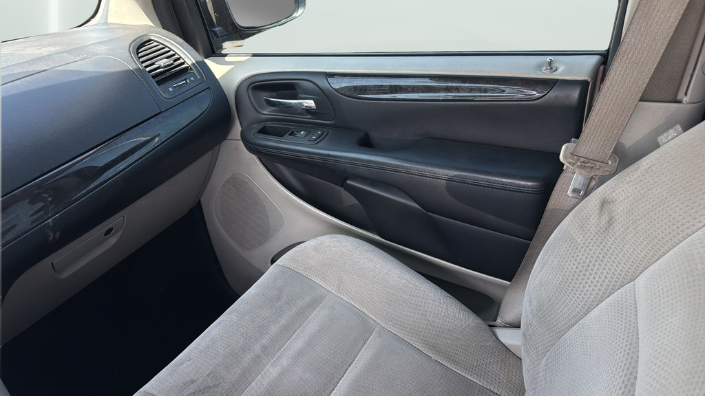 Used 2014 Dodge Grand Caravan SXT FWD image 17