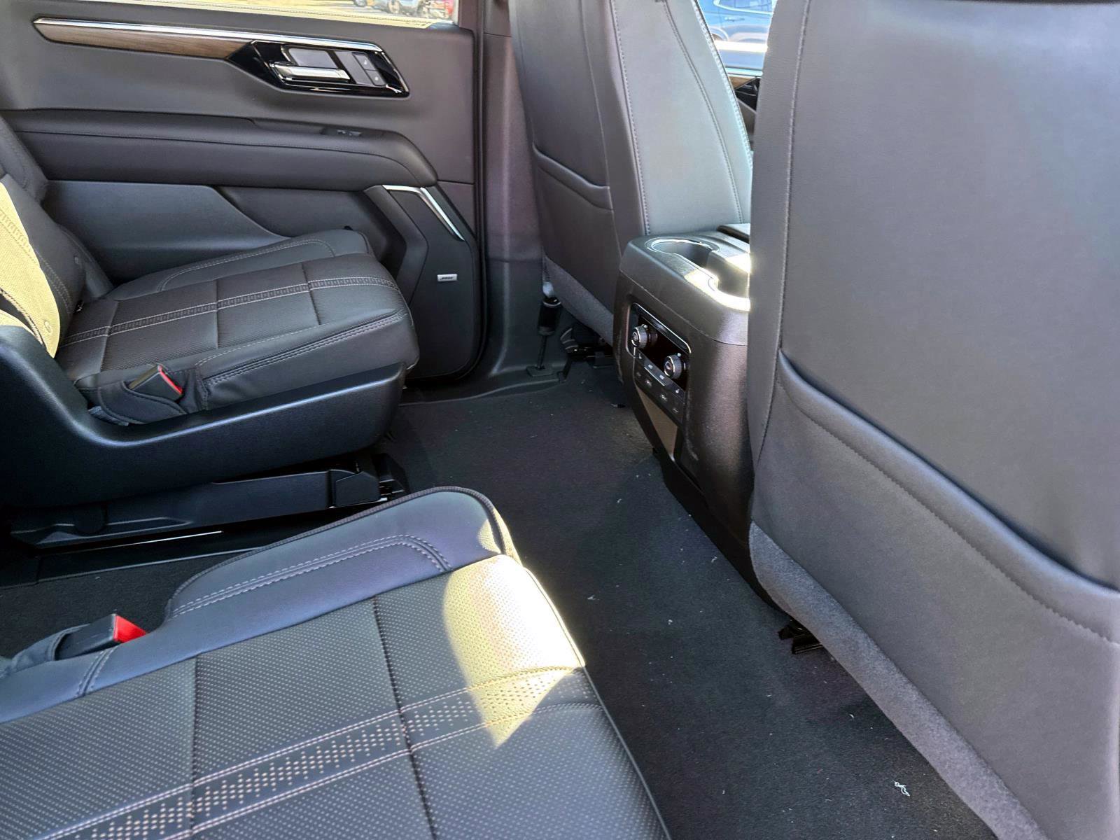 New 2026 Chevrolet Suburban High Country image 10