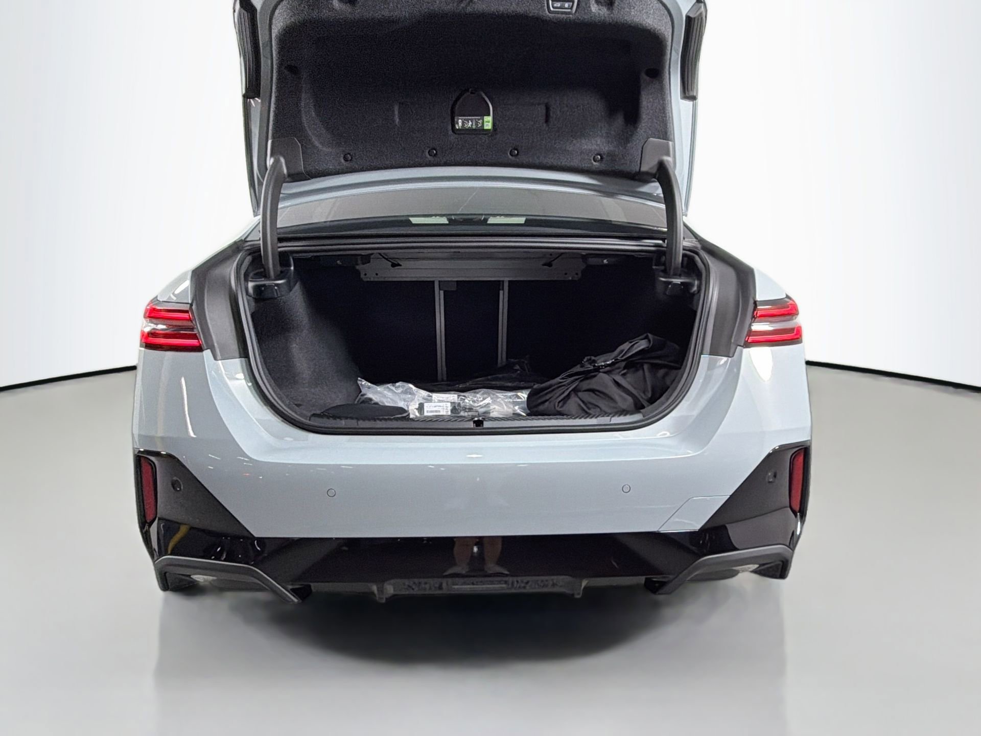 New 2026 BMW 550e xDrive image 27