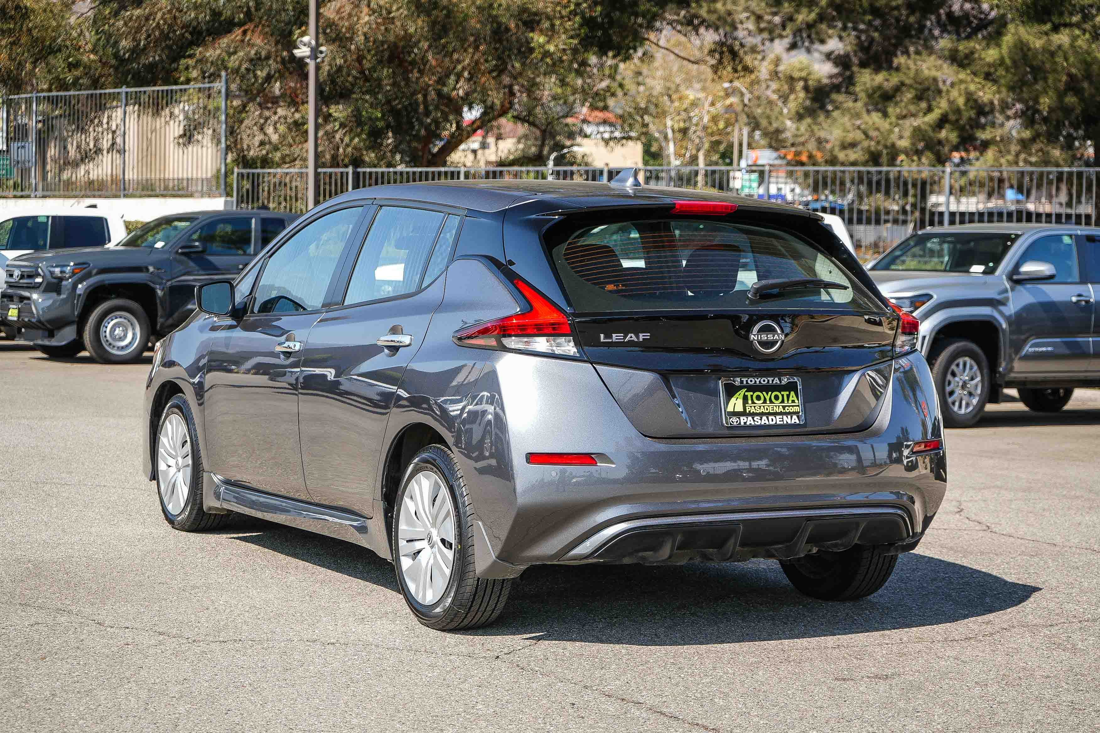 Used 2025 Nissan Leaf S FWD image 8