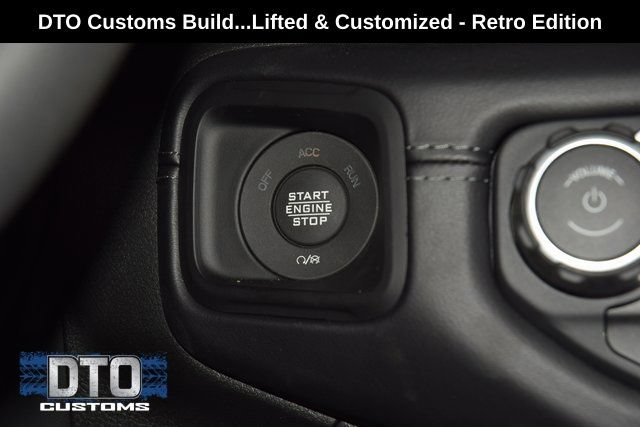 Used 2025 Jeep Wrangler Unlimited Rubicon w/ Convenience Group AWD/4WD image 38