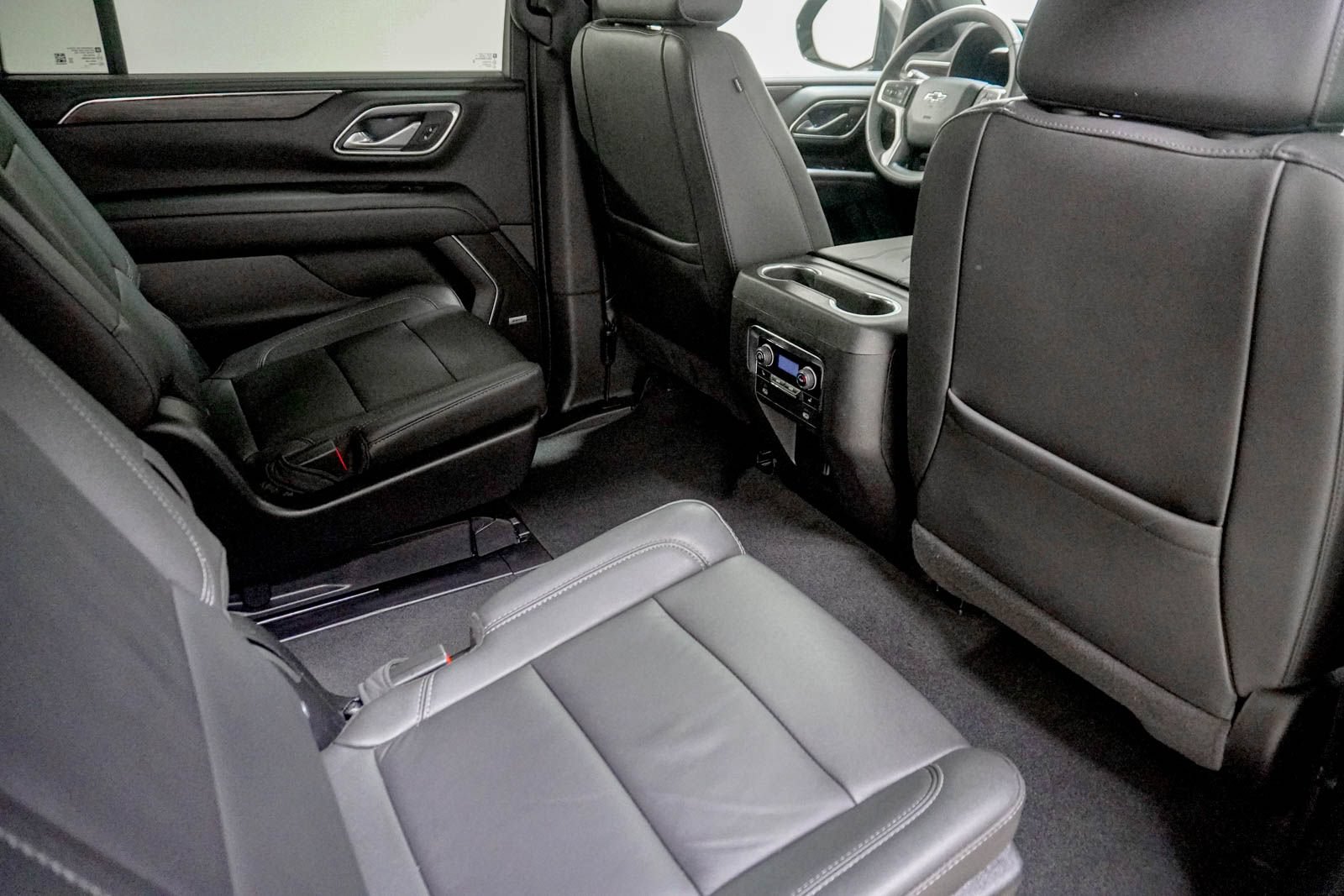 Used 2024 Chevrolet Suburban Z71 w/ Luxury Package AWD/4WD image 34