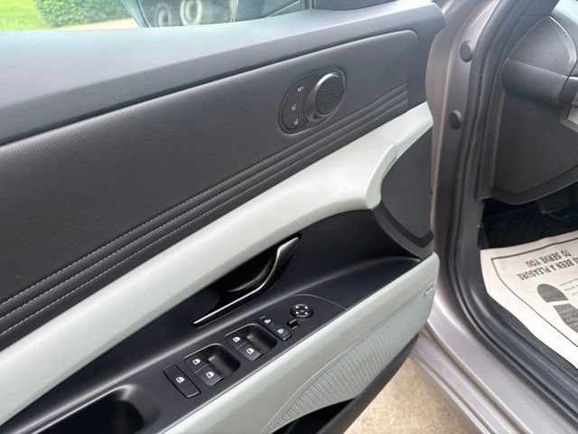 Used 2024 Hyundai Elantra Limited FWD image 11