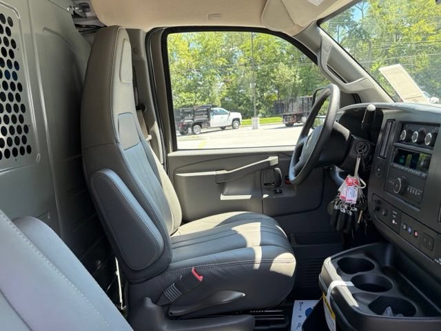 New 2026 Chevrolet Express 3500 w/ Driver Convenience Package RWD image 31