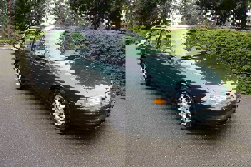 Used 1998 Oldsmobile Intrigue GL image 2