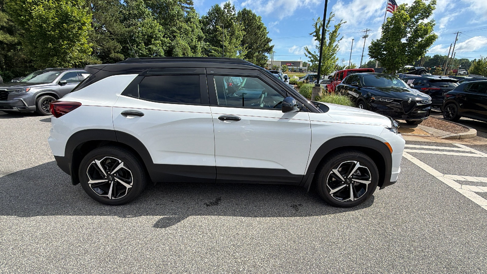 Used 2023 Chevrolet TrailBlazer RS w/ Sun and Liftgate Package FWD image 7