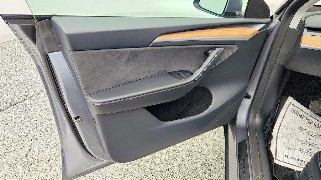 Used 2024 Tesla Model Y Long Range image 11