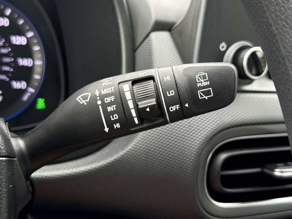 Used 2023 Hyundai Kona SEL AWD/4WD image 12