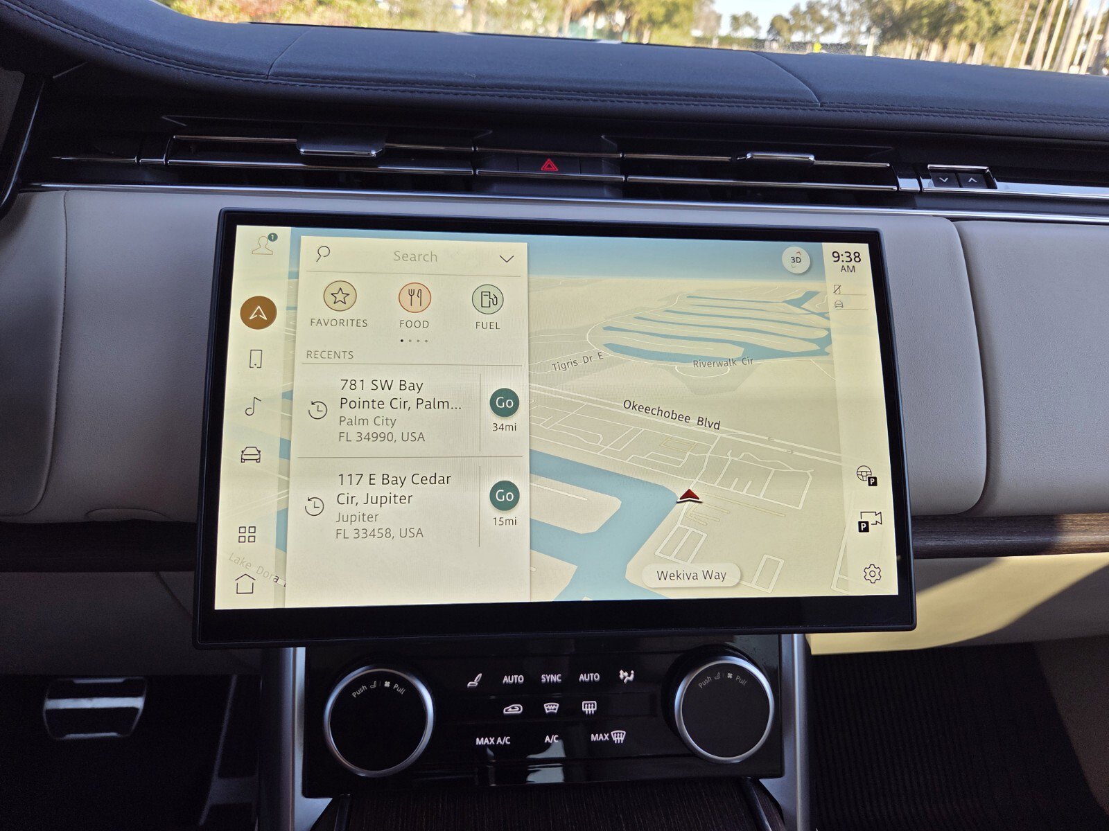 Used 2023 Land Rover Range Rover SE image 12