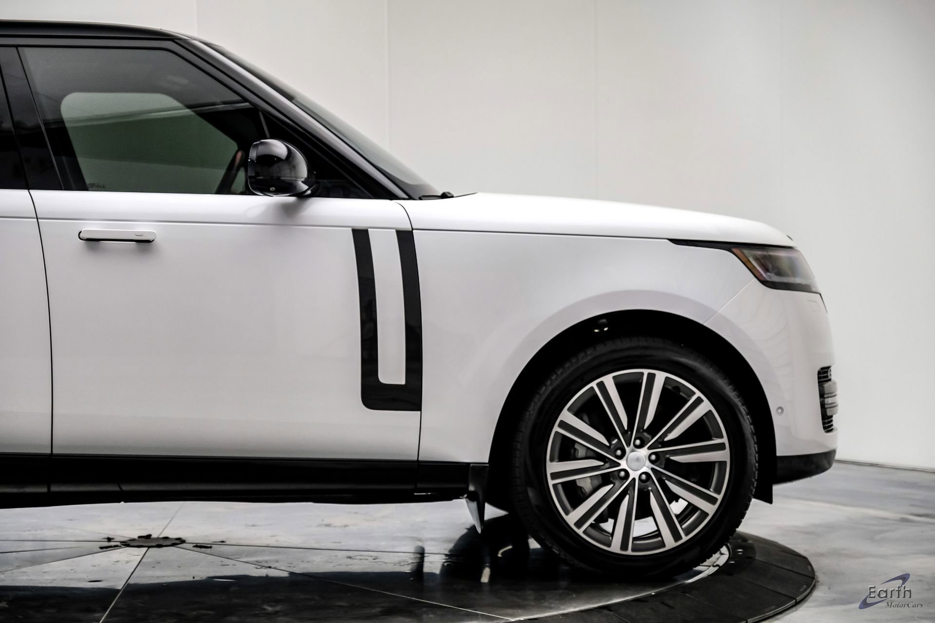 Used 2023 Land Rover Range Rover SE image 22