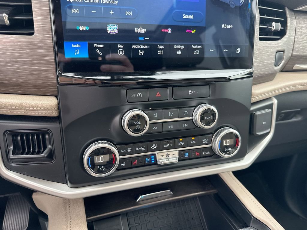 Used 2024 Ford Expedition Limited image 19