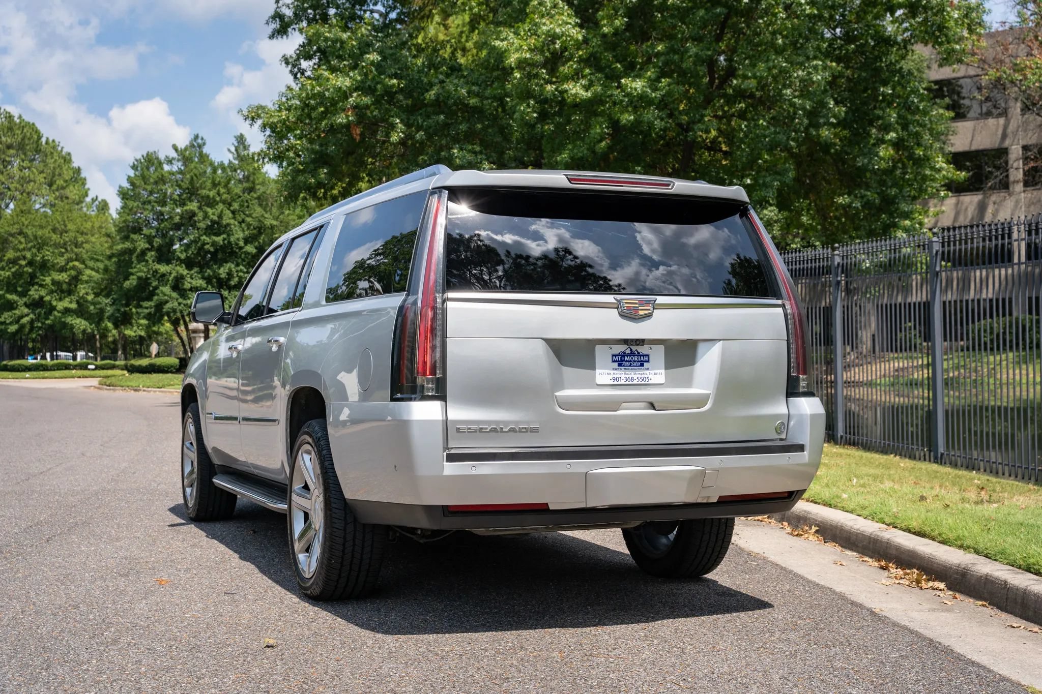 Used 2018 Cadillac Escalade ESV Luxury RWD image 7