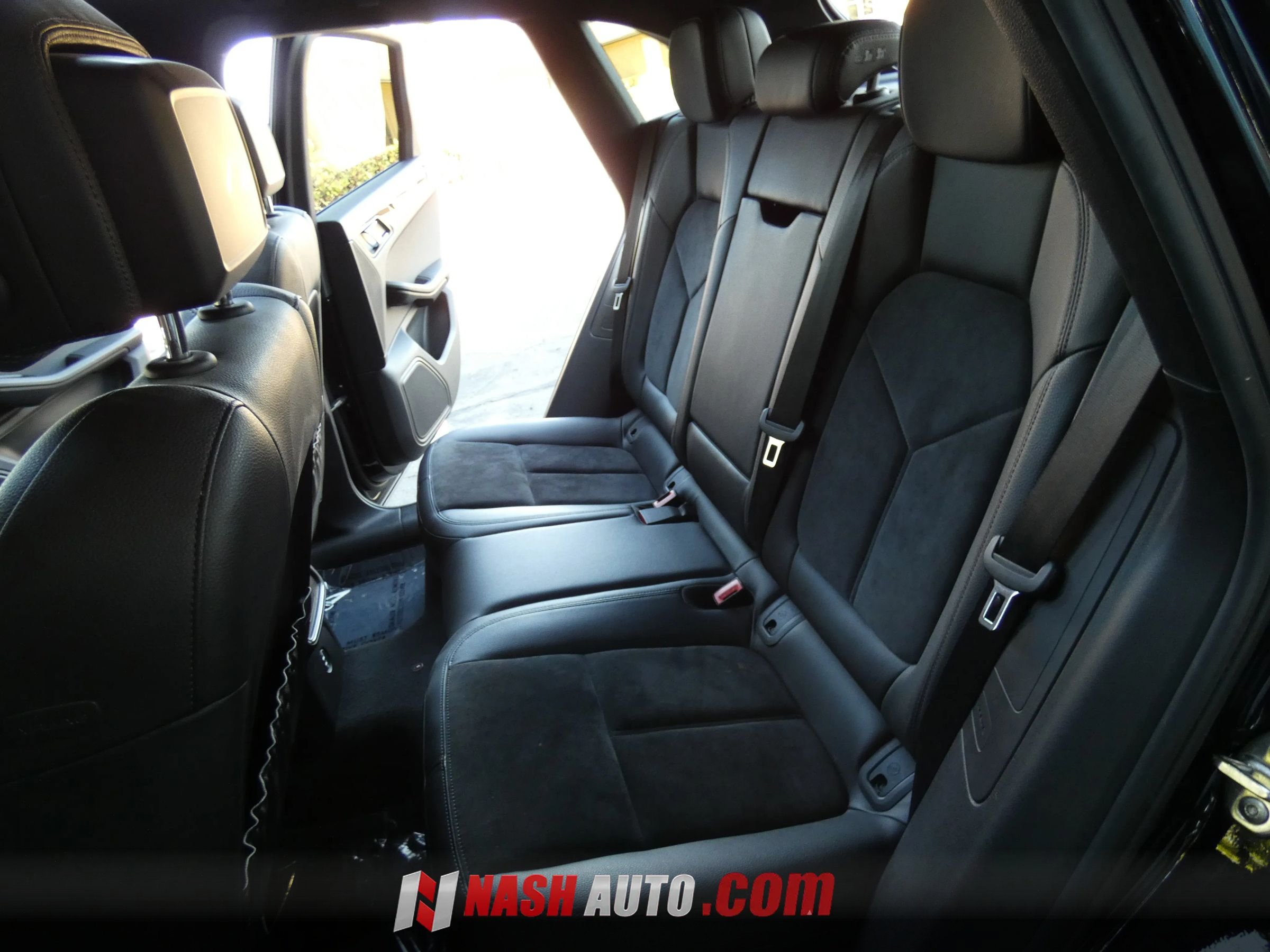Used 2020 Porsche Macan AWD/4WD image 44