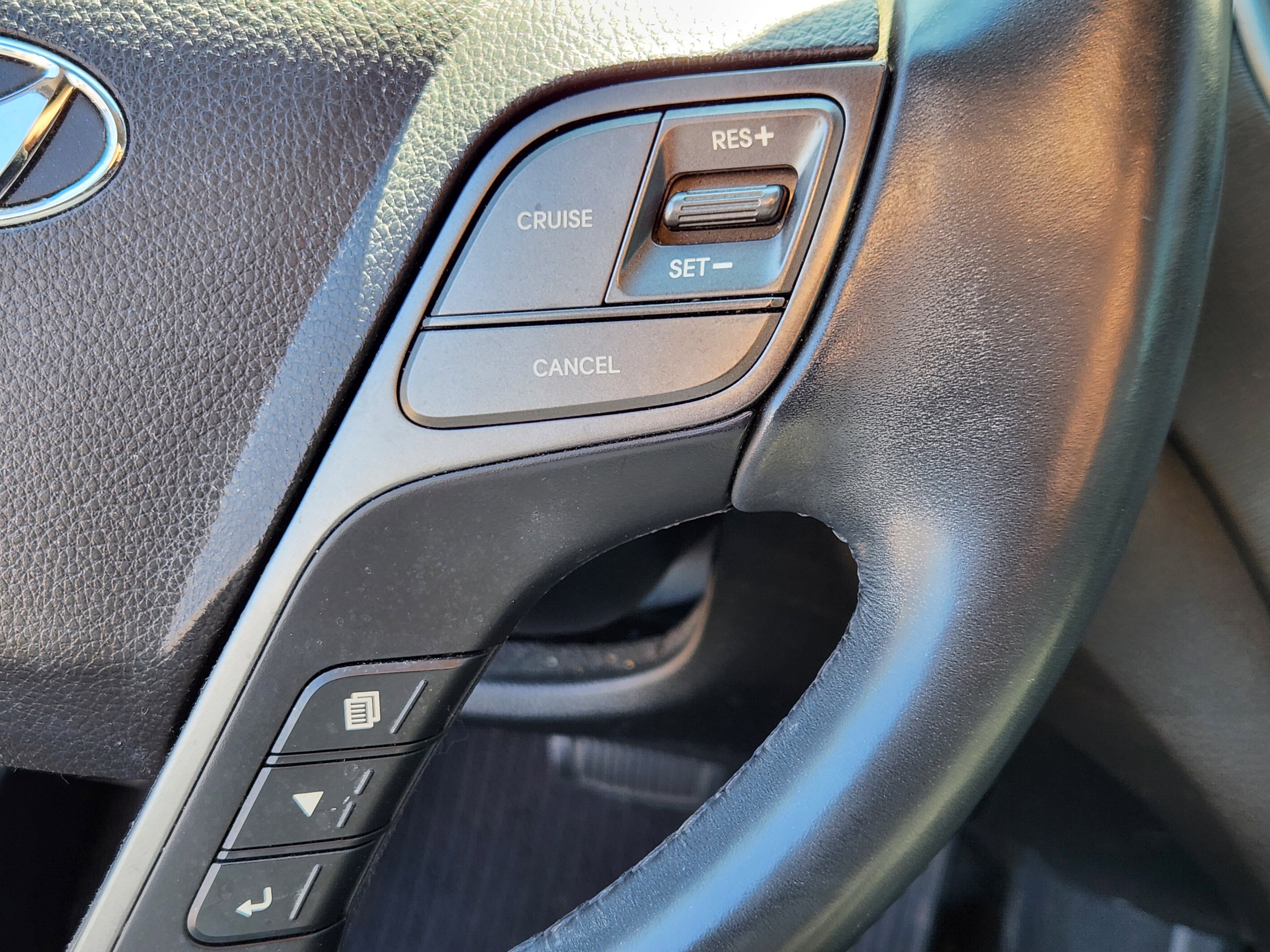 Used 2018 Hyundai Santa Fe Sport w/ Cargo Package image 25