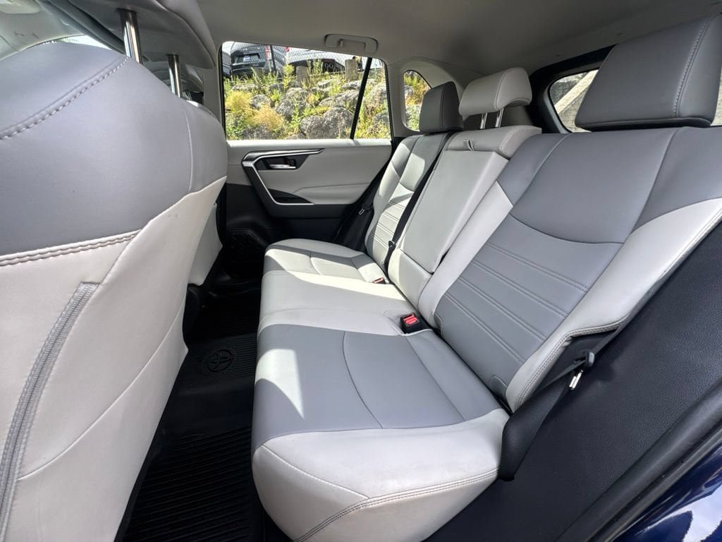 Used 2019 Toyota RAV4 XLE Premium w/ Cold Weather Package AWD/4WD image 19