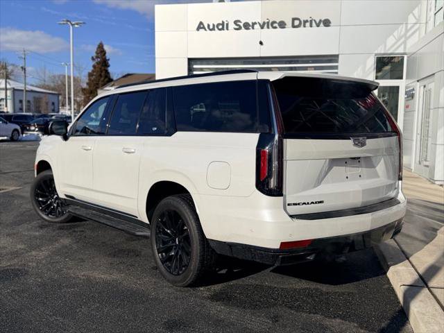 Used 2024 Cadillac Escalade ESV Sport Platinum w/ LPO, ONYX Package AWD/4WD image 5