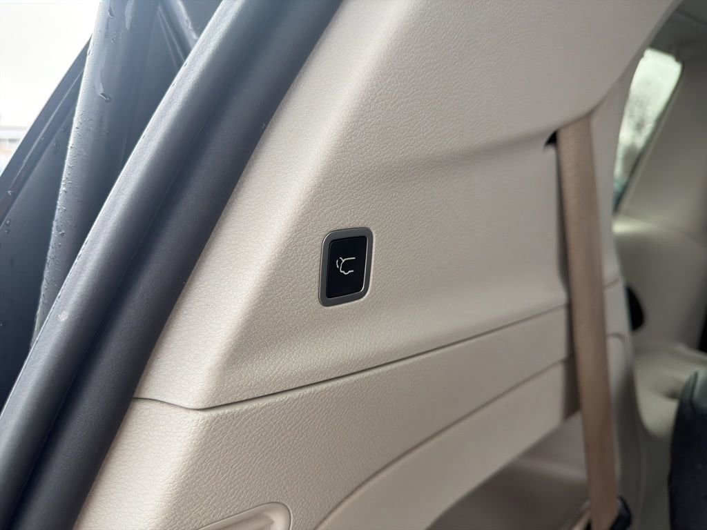 Used 2018 Chrysler Pacifica Touring-L w/ Advanced Safetytec Group image 24