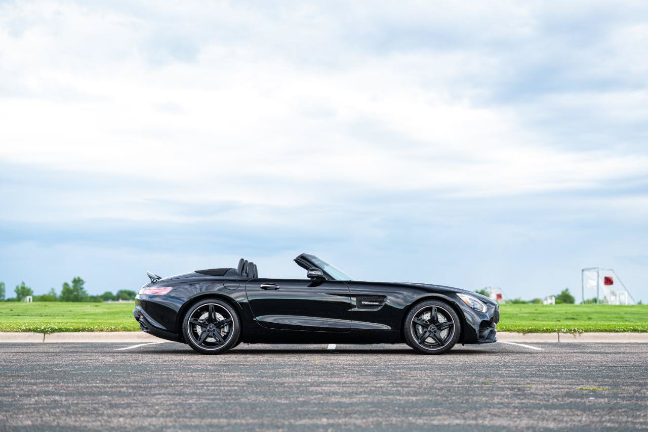 Used 2019 Mercedes-Benz AMG GT Roadster image 2