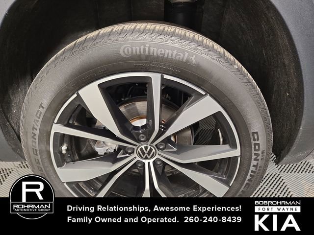 Used 2024 Volkswagen Atlas SEL Premium R-Line image 12