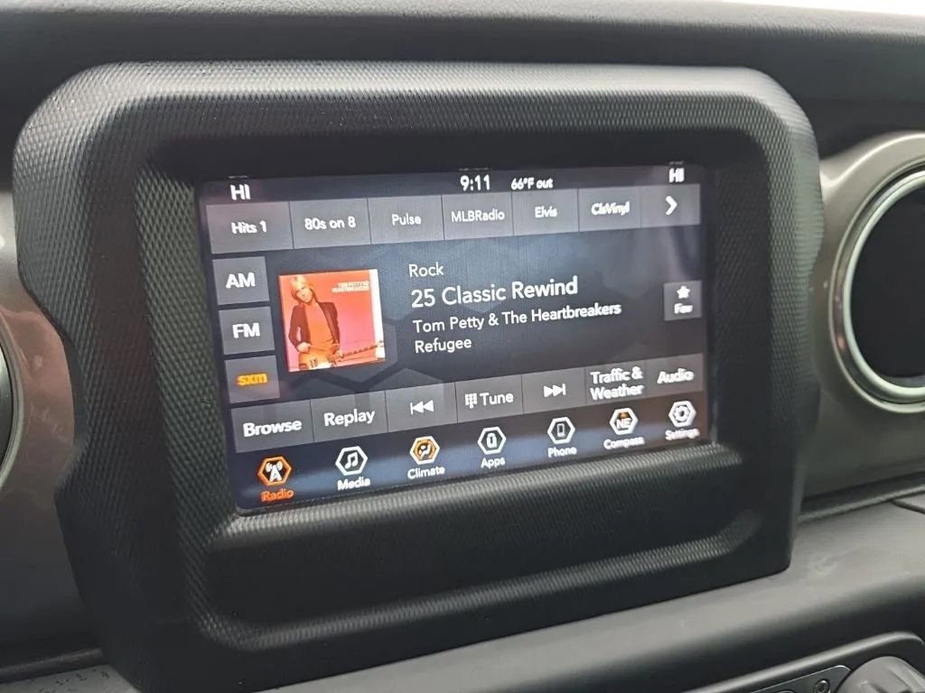 Used 2019 Jeep Wrangler Unlimited Sahara image 24