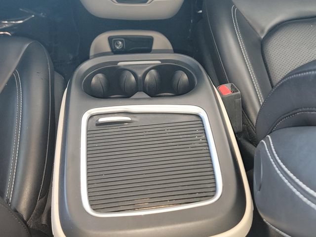 Used 2023 Chrysler Pacifica Touring-L FWD image 26