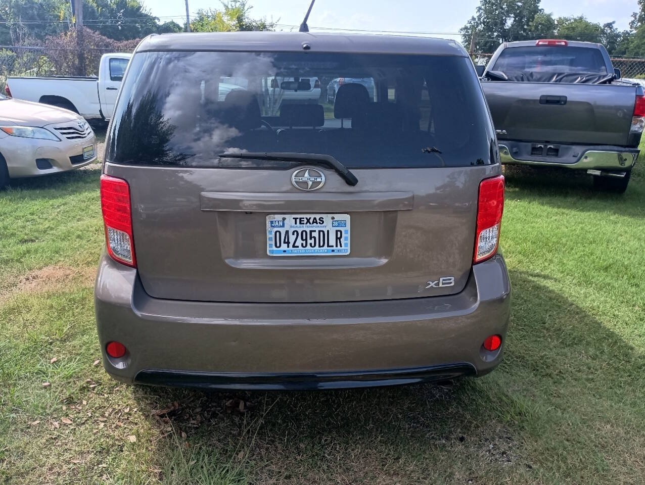 Used 2015 Scion xB FWD image 4