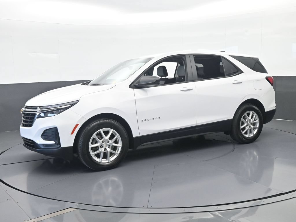 Used 2023 Chevrolet Equinox LS FWD image 2