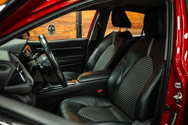 Used 2020 Toyota Camry SE w/ Carpet Mat Package image 8