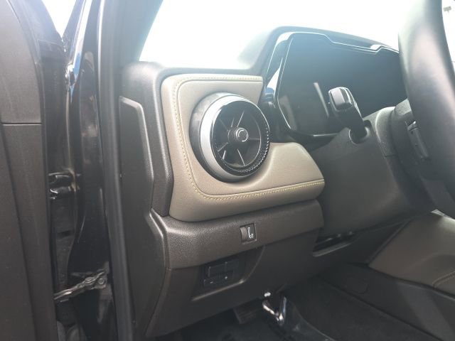 Used 2023 Chevrolet Colorado ZR2 w/ ZR2 Convenience Package III image 18