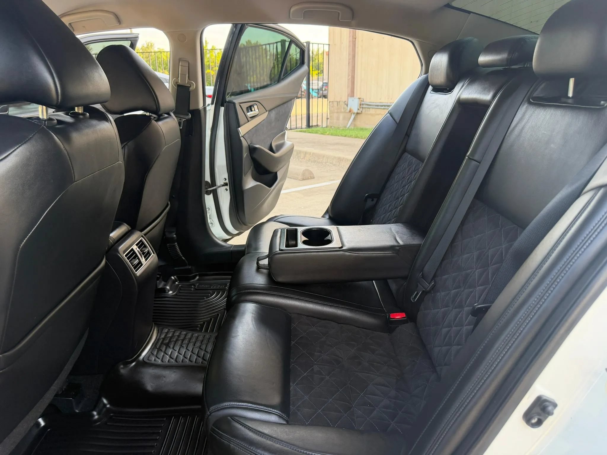 Used 2016 Nissan Maxima SR w/ Interior Lighting Package FWD image 20