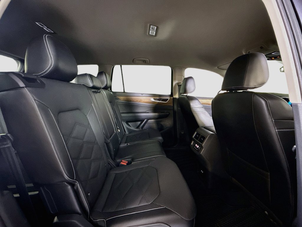 Used 2024 Volkswagen Atlas SE FWD image 17