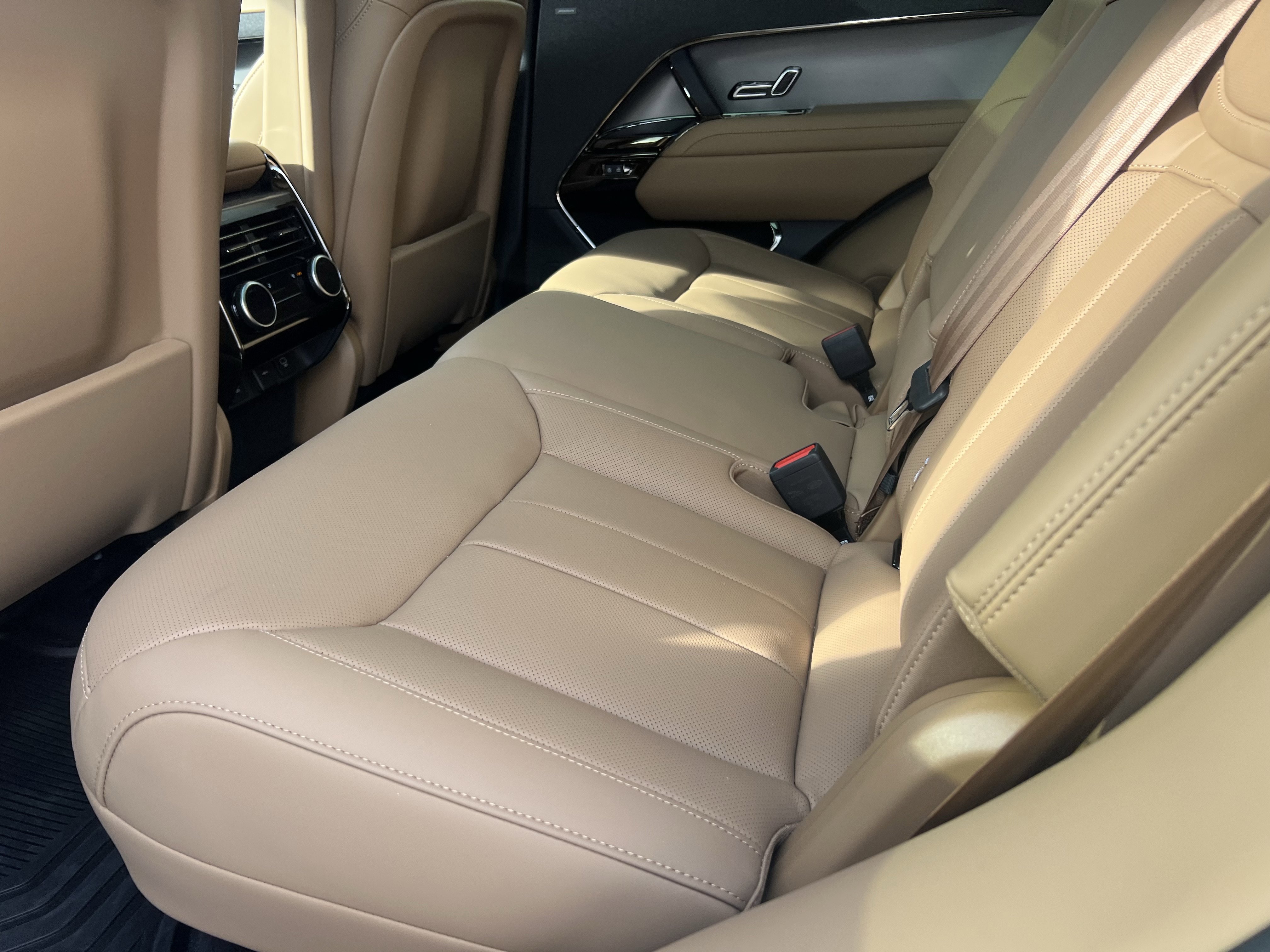 Certified 2025 Land Rover Range Rover Sport SE image 32