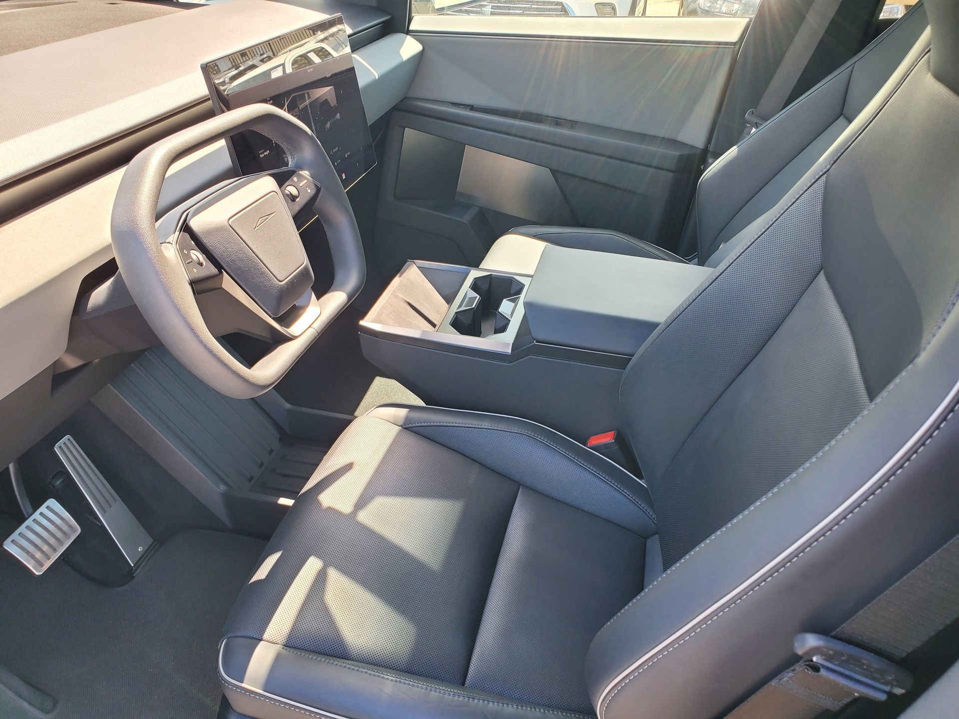 Used 2025 Tesla Cybertruck AWD Crew Cab image 17