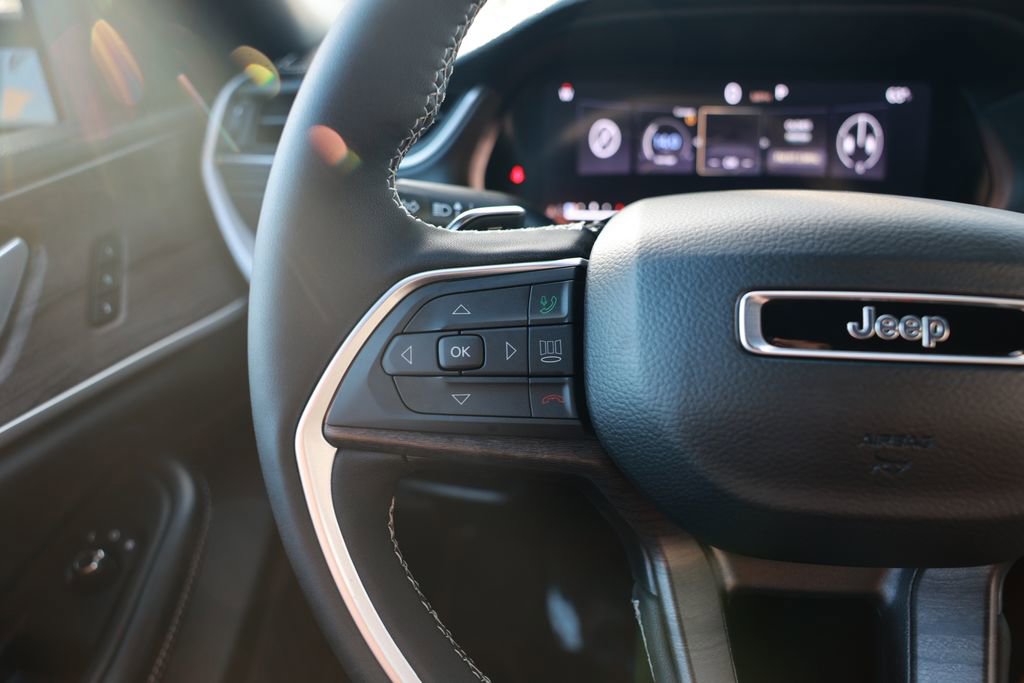 New 2025 Jeep Grand Cherokee Limited image 17