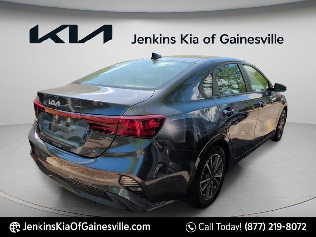 Used 2023 Kia Forte LXS w/ LXS Technology Package FWD image 3