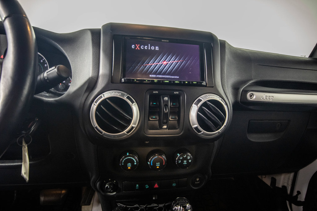 Used 2015 Jeep Wrangler Unlimited Rubicon AWD/4WD image 22