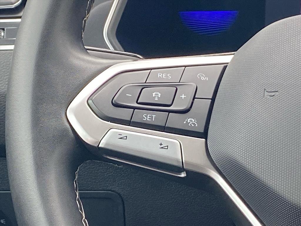 Certified 2022 Volkswagen Tiguan SE image 7