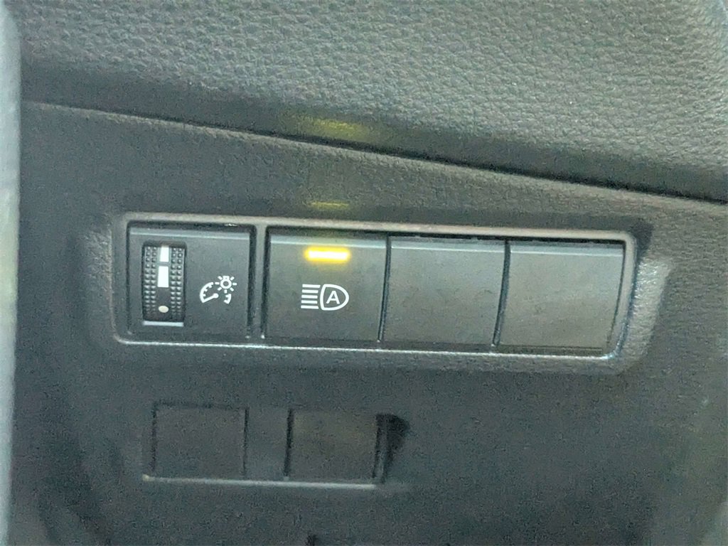 Used 2023 Toyota Corolla Cross XLE image 24