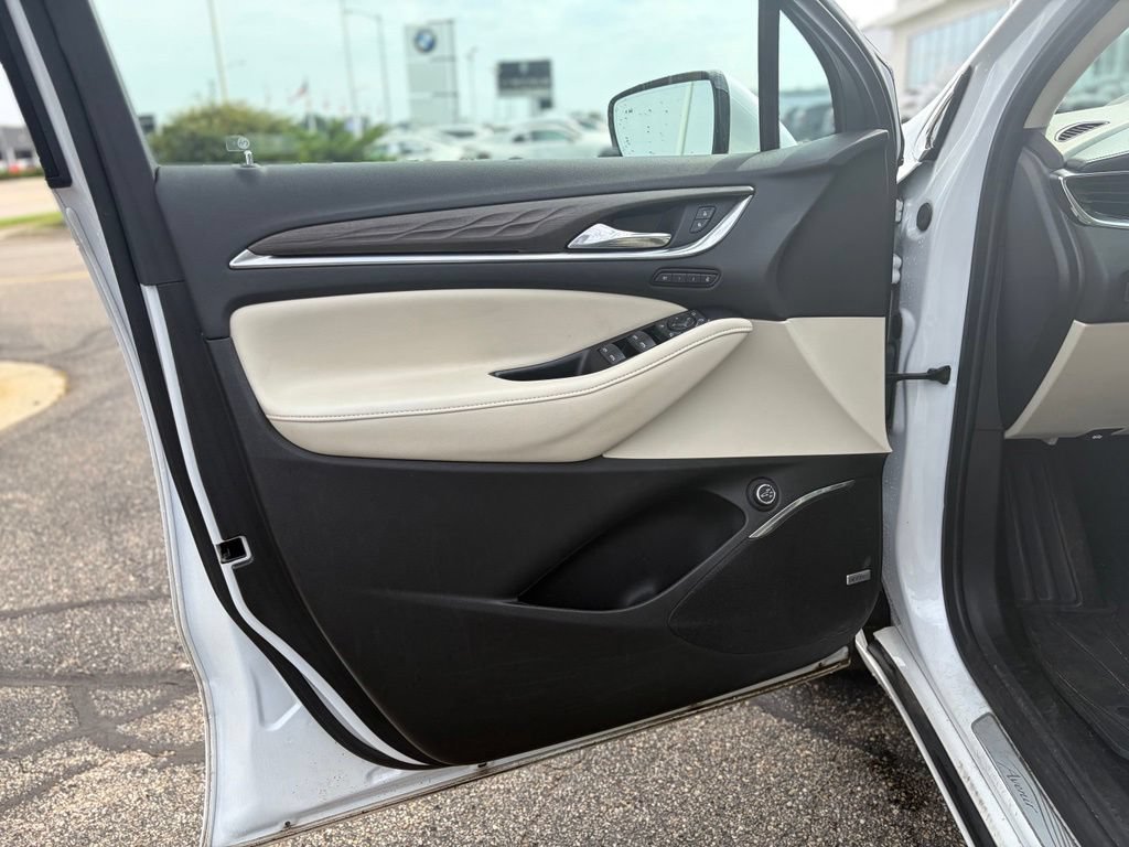 Used 2023 Buick Enclave Avenir w/ Avenir Technology Package AWD/4WD image 21